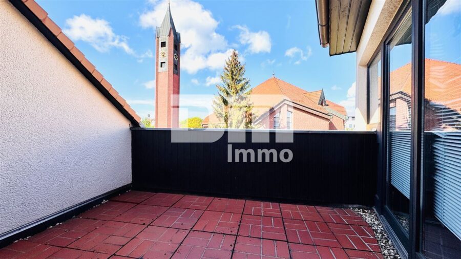 Schöne zentral gelegenes Büro mit drei Balkonen und Tiefgaragenstellplatz - 2.OG Balkon 1